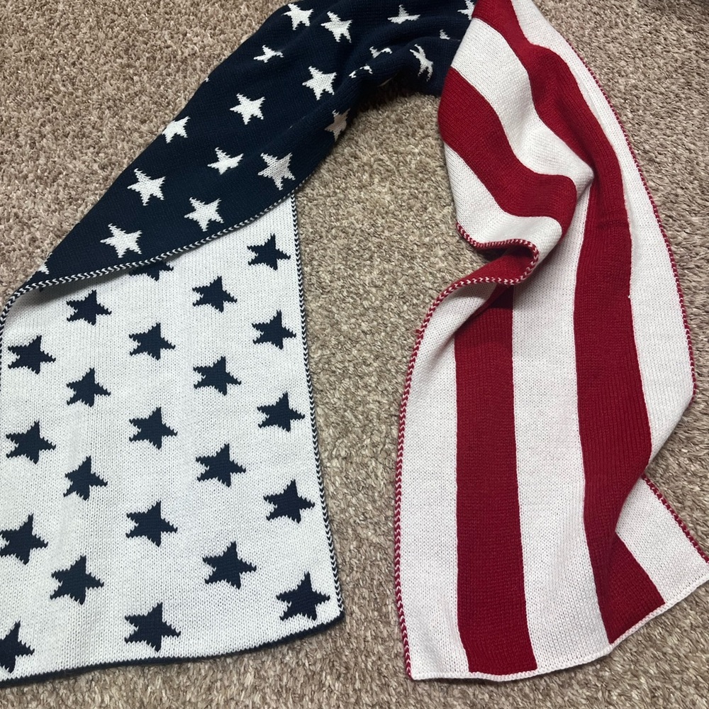 Patriotic Stars and Stripes Scarf - Picture 6 of 8
